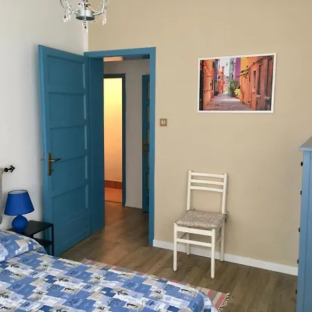 Iris Apartment *